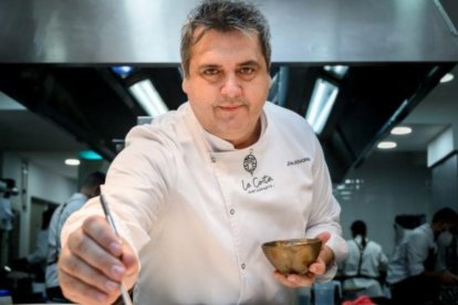 José Álvarez, chef y propietario de La Costa.