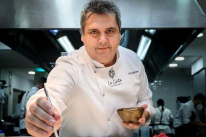 José Álvarez, chef y propietario de La Costa.