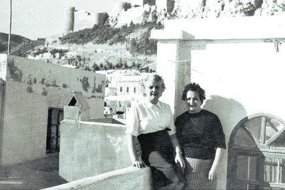 La hermanas Almansa, Loreto y Luisa, vecinas de siempre de la Almedina, cuando el barrio estaba lleno de familias de verdad.