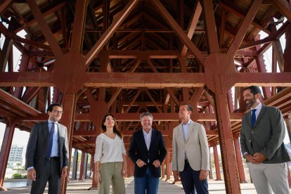 Visita de José Antonio Santano, Rosario Soto y José María Martín al Cable Inglés