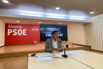 José Luis Sánchez Teruel, parlamentario autonómico por el PSOE de Almería, en la rueda de prensa.