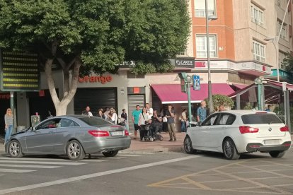 Los dos coches que impactaron en el cruce entre la Rambla y la Avenida de la Estación.