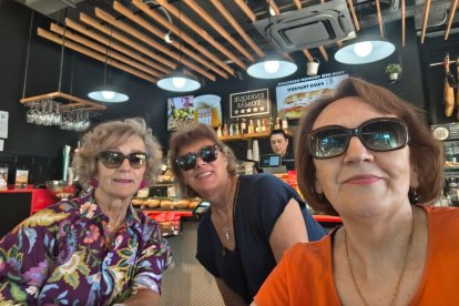 Manoli, Lola y Charo, las chicas de oro de Abla.