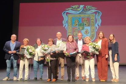 Foto de familia durante el homenaje en Huércal-Overa.