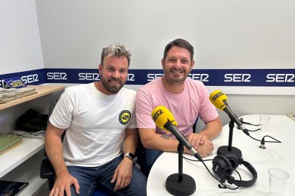 José González y Felipe Kirsch en los estudios de la Cadena SER Levante.