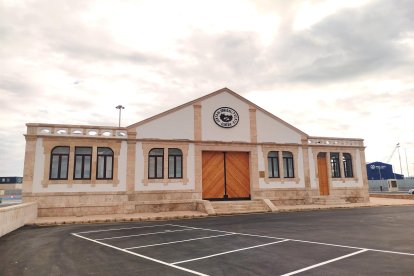 Imagen del exterior del edificio del Varadero del Puerto de Almería