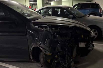 El vehículo del futbolista tras el siniestro.