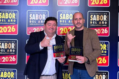 De izquierda a derecha: Sergio Jiménez, Business Innovation Planner de Jimbrofresh y José Cárdenas, Brand Manager de Waikiki de Semillas Fitó tras el acto de entrega de los galardones.