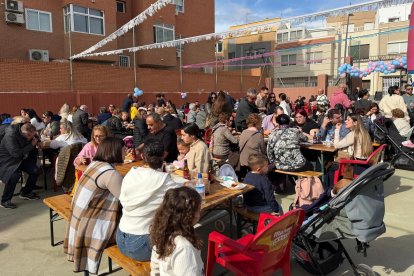 Las tradicionales migas que han reunido a cientos de almerienses este domingo, en imágenes.
