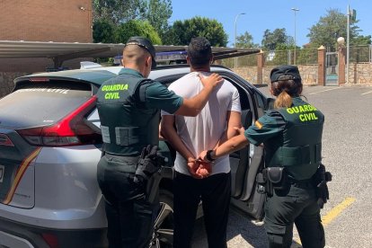 Imagen de la detención de la Guardia Civil.