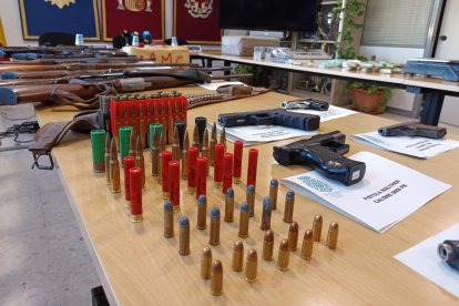 Arsenal de guerra de la organización criminal desmantelada en El Ejido por la Policía Nacional.