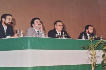 Pedro Tirado primero por la izquierda, J. Ortega, el pionero del andalucismo civil Pedro Ruiz-Berdejo y el exalcalde de Níjar Joaquín García.