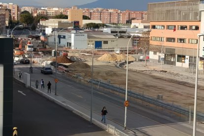Vista de la zona de la futura rotonda y parte más al sur de la obra en la Avenida del Mediterráneo