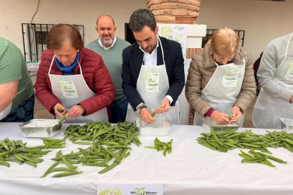 Dalías celebra el Concurso de Desgrane de Présules en la Plaza de las Flores