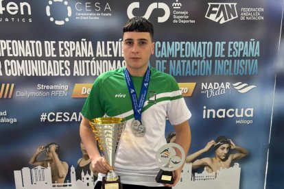 Germán Rodríguez con sus trofeos.