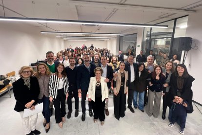 Foto de familia tras el foro celebrado en Vera.