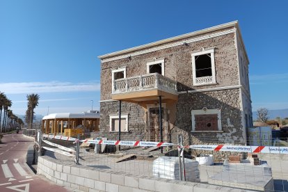 Trabajos en marcha para la rehabilitación y reconversión del chalet de La Marina