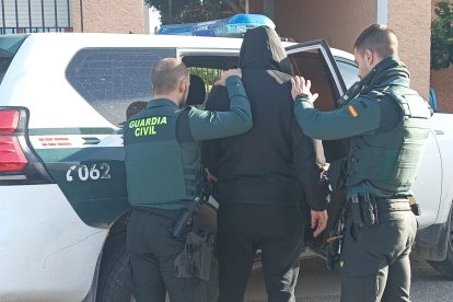 Momento de la detención por parte de la Guardia Civil