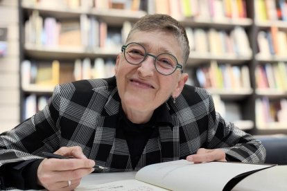 La escritora y periodista Carmen López.