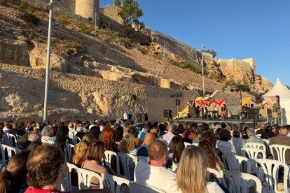 Imagen de 'Atardeceres Flamencos' bajo la Alcazaba.