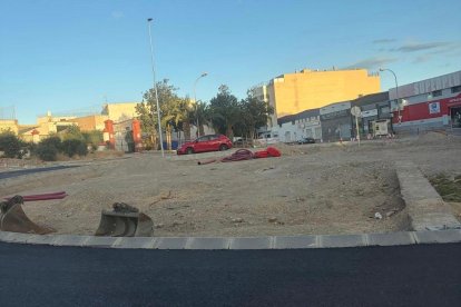 Los vehículos ya circulan por la rotonda de La Goleta.