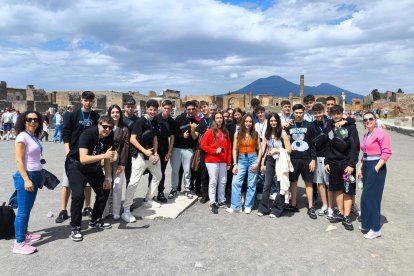 Algunos de los alumnos y profesores del IES Maestro Padilla en Pompeya, durante el viaje de estudios del pasado abril.