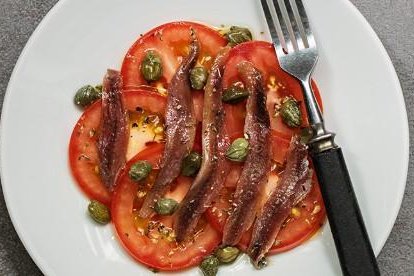 Tomate y anchoas.