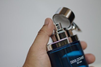 Los perfumes masculinos siguen siendo uno de los productos más buscados durante los periodos de rebajas.