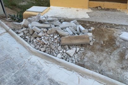 Una de las zonas descuidadas de la urbanización.