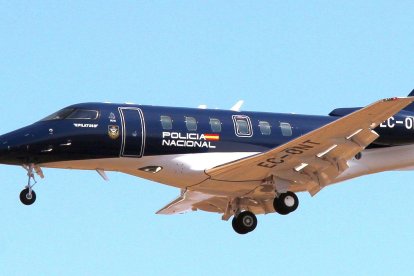El avión Pilatus PC-24 de la Policía Nacional, en Almería.