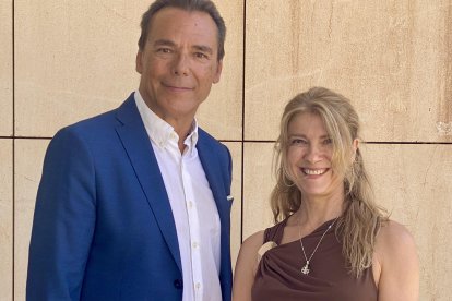 María Angustias Serrano, presidenta de la Confederación del Sindicato Independiente de Funcionarios, CSIF, junto a Antonio Hermosa.