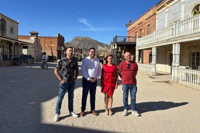 Juan Francisco Viruega, José Díaz, Marta Galdo y José María Rodríguez, este viernes en MiniHollywood tras la firma del convenio.