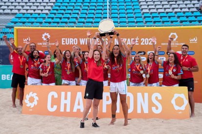 La almeriense Paqui Campoy se proclama campeona de Europa de fútbol playa con el Melilla.