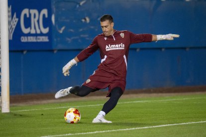Fernando Martínez renueva una temporada más en el Almería y será la décima de su carrera deportiva.