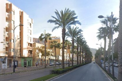 Imagen de archivo de la Avenida Carlos III de Aguadulce.