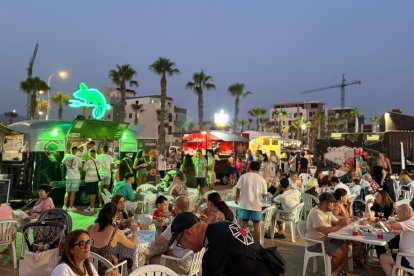 El Festival de Food Truck da el pistoletazo de salida al proyecto 'Adra KMCERO'.