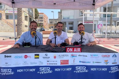 Fran García en el set de la Cadena Ser junto a Álvaro Puertas y David Fenoy, Gerente de Gelatería Tentazione y Reponsable de Dimoba Suministros respectivamente.
