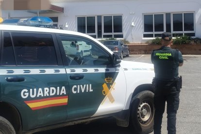 Investigación policial sobre el fraude en una reserva hotelera.