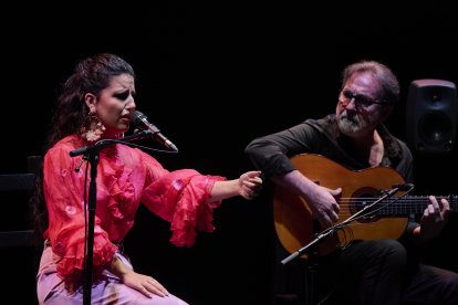 Esperanza Garrido, junto a Paco Jarana, en una de sus actuaciones