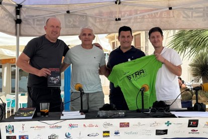 El autor albojense Diego Cerdán; el organizador de la 'Stramilano', Francisco Hernández; Antonio Hernández, del 'Festival Antonio Segura y el presentador Guillermo Mirón.