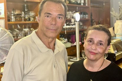 María del Mar Alarcón, responsable del restaurante Rincón de Juan Pedro, junto al periodista Antonio Hermosa.