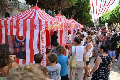 Celebración de juegos inclusivos en el Paseo de Almería durante esta Feria 2026.