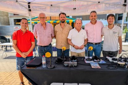 De izquierda a derecha: Francisco Galera; Luis Artero; Miguel Ángel Martín; Jerónimo Parra; Pedro Ridao y Guillermo Mirón, ayer durante la emisión del programa Hoy por Hoy Levante desde Antas.