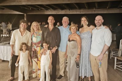 Alberto García Maturana, junto a su familia, en una noche muy especial.