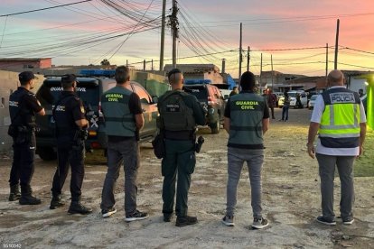 Agentes de la Policía Nacional y de la Guardia Civil, en una imagen de archivo.