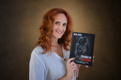 Rocío Juárez, con su libro ‘Palabra de asesino’ (Guante Blanco).