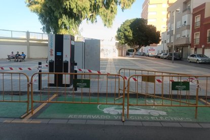 Cargador eléctrico de la calle Estadio, junto al Estadio de la Juventud.