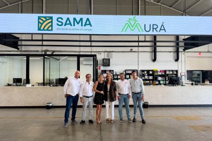 La alcaldesa ha destacado de SAMA “su contribución a seguir fortaleciendo el principal motor económico de El Ejido” y ha resaltado “su trayectoria y su apuesta constante por seguir creciendo a través del trabajo, la profesionalidad, el esfuerzo”