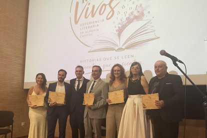 Foto de familia durante el encuentro Nos Leemos Vivos.