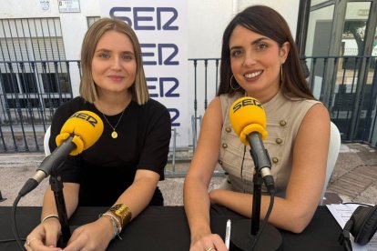Sara Ruiz y Marina Ginés el pasado jueves en el Hoy por Hoy desde Níjar.